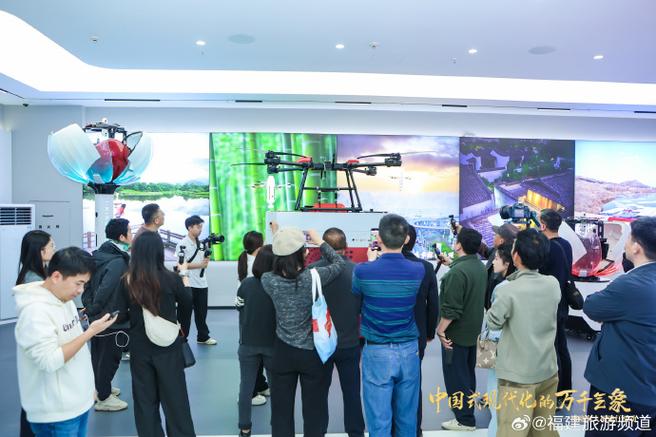 气象“网络名人福建行”活动参访团走进云圣海丝科技 探秘数字气象新动能
